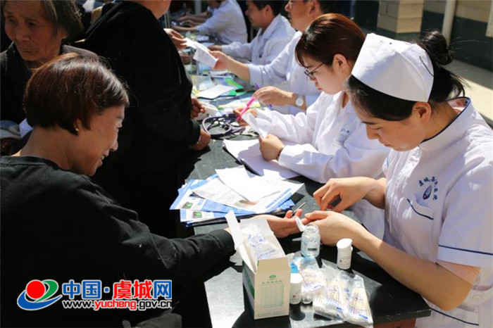 組織專家義診 助力脫貧攻堅